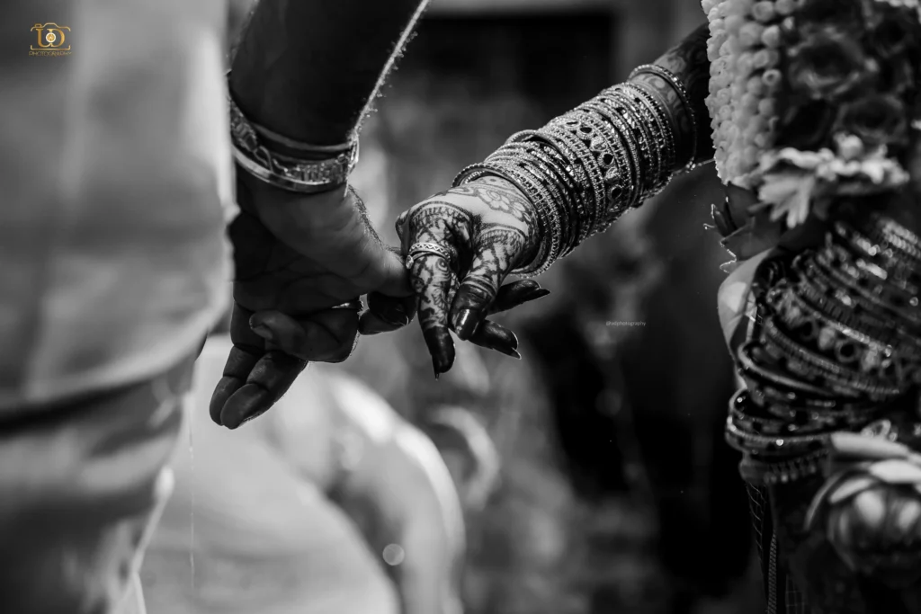 ud photography candid wedding holding hands (1)